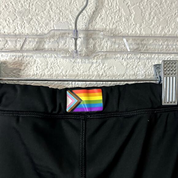 Reebok Pride Bike Shorts Womens Size Large Speedwick Pockets Rainbow Progress - Picture 6 of 6